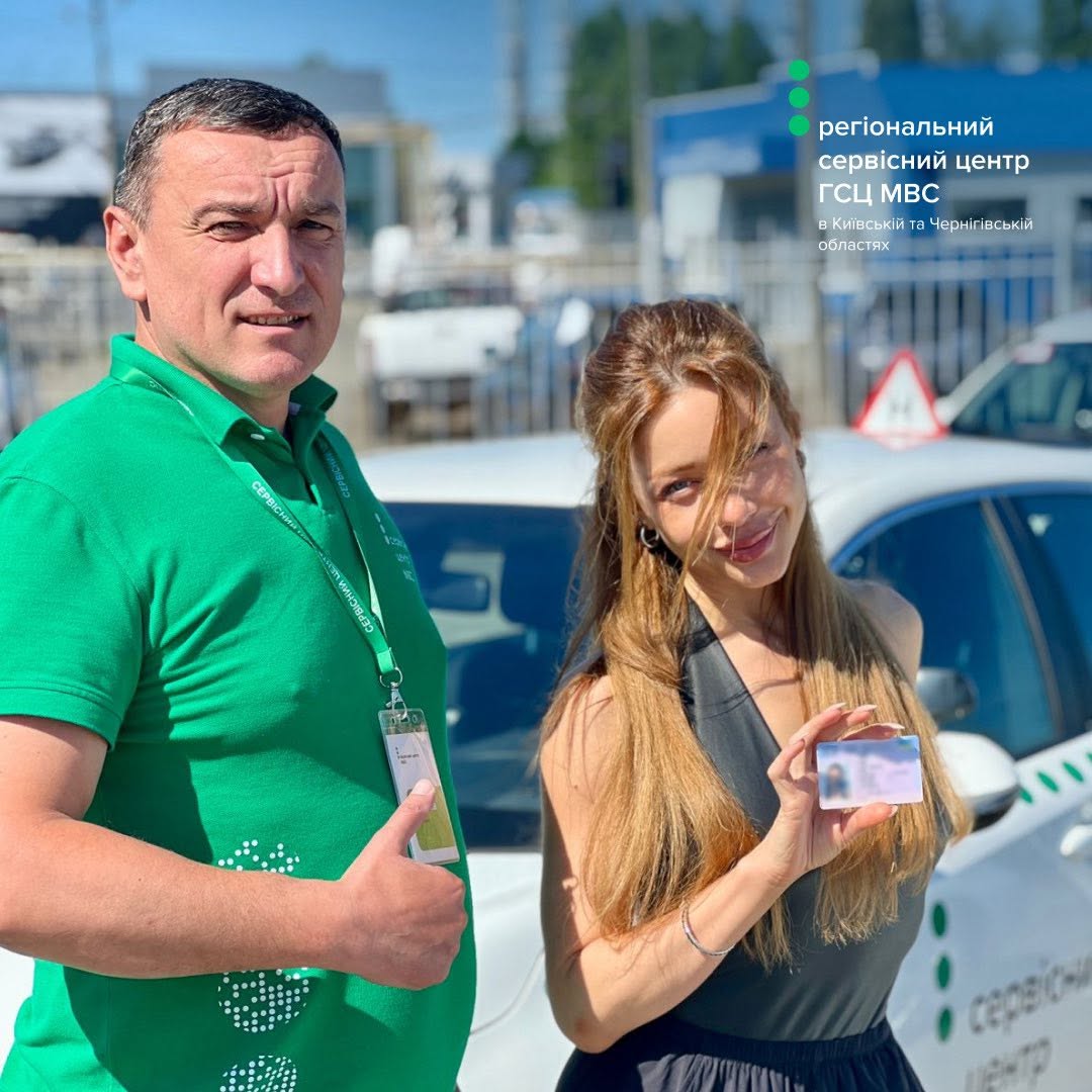 "Успешно сдала экзамен". Тина Кароль получила водительское удостоверение (фото)
